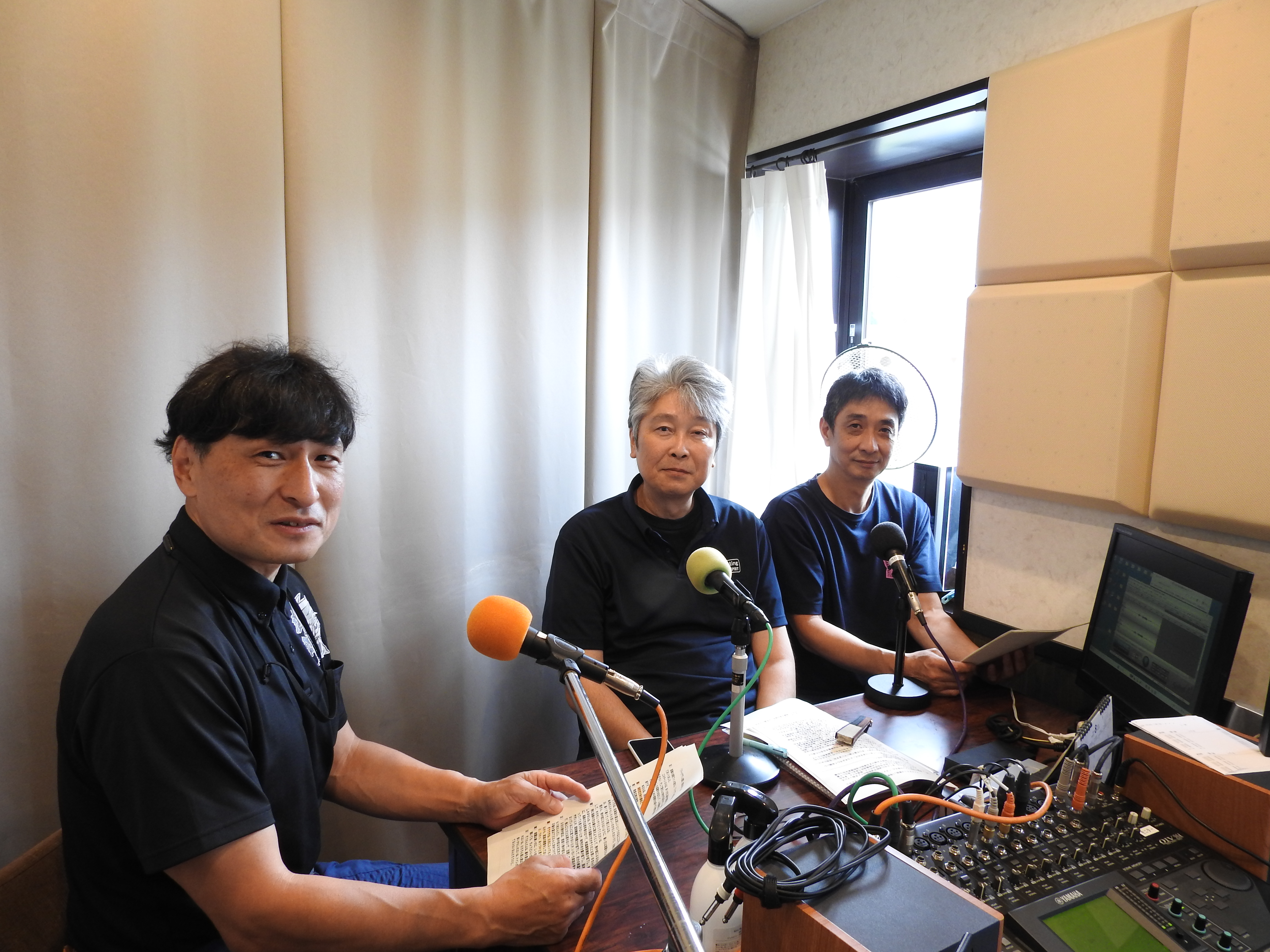 収録風景 パーソナリティ3人による番組収録の写真です